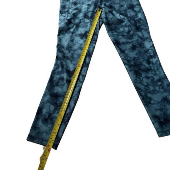 Athleta Salutation Stash Pocket Printed 7/8 Leggings Size Small - Picture 7 of 7